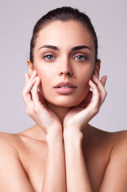 güzel esmer kadın portresi