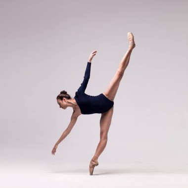 Güzel bale dansçısı.