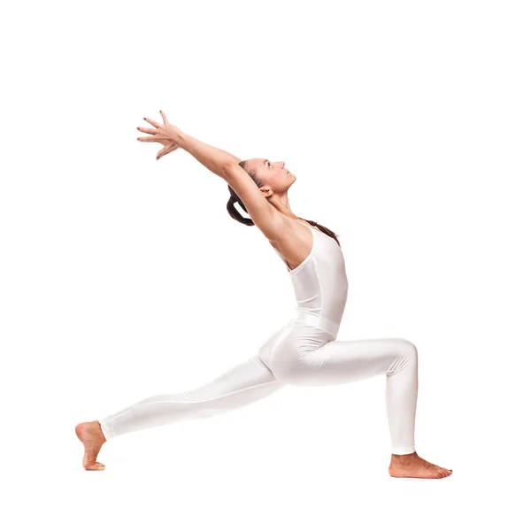 Junge schöne Frau Yoga posiert. isoliert — Stockfoto