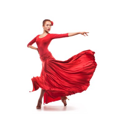 Kırmızı elbise giyen kadın dansçı