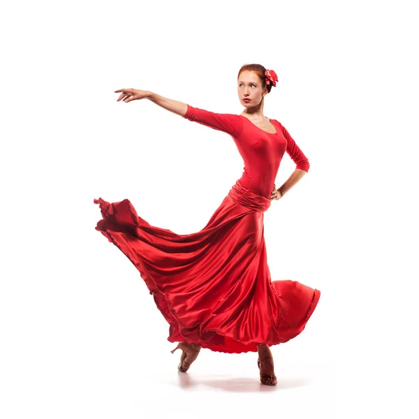 Kırmızı elbise giyen kadın dansçı — Stok fotoğraf