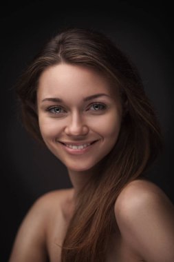 Güzel bir kızın portresi