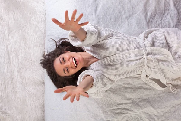 Frau im Bademantel, Wellness- und Pflegeporträt — Stockfoto