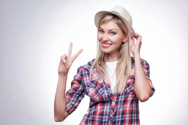 Nahaufnahme Studioporträt einer jungen Hipster-Frau — Stockfoto