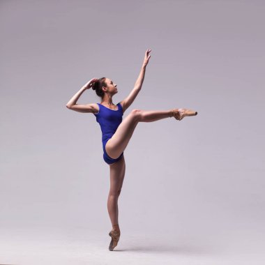 Güzel bale dansçısı.