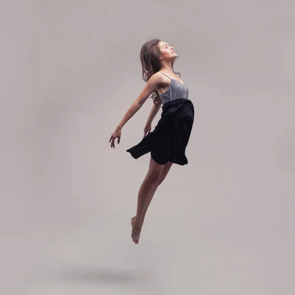 Unga vackra dansare i dans klänning poserar — Stockfoto