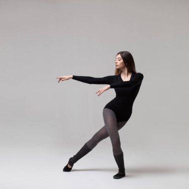 genç güzel dansçı bej mayo