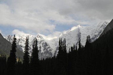 Kırgızistan: kar pik