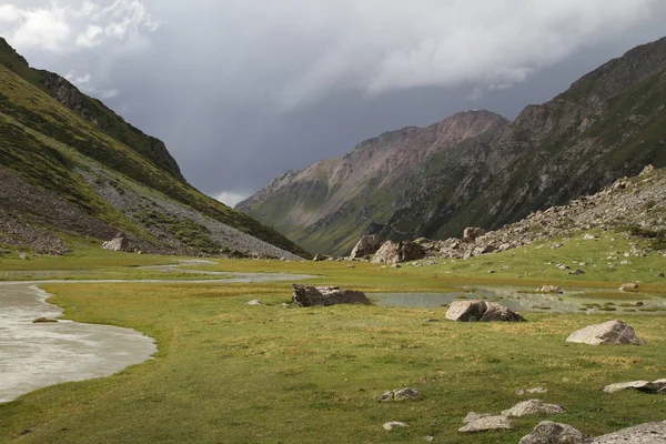 Repubblica Del Kirghizistan Fiume Montagna — Foto Stock