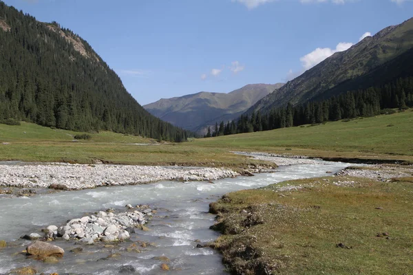Kırgızistan Dağ Nehir — Stok fotoğraf
