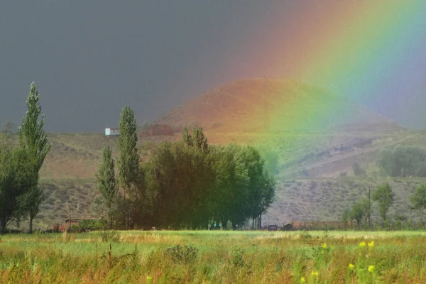 Kirgizistan Rainbow Efter Regn — Stockfoto