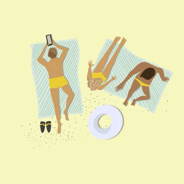 Personas acostadas en mantas o toallas en la arena de la playa. Hombres y mujeres relajándose en el resort de verano. Ilustración plana del vector . — Archivo Imágenes Vectoriales