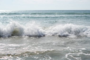 Deniz dalgaları. Su sıçramaları. Doğa renkleri