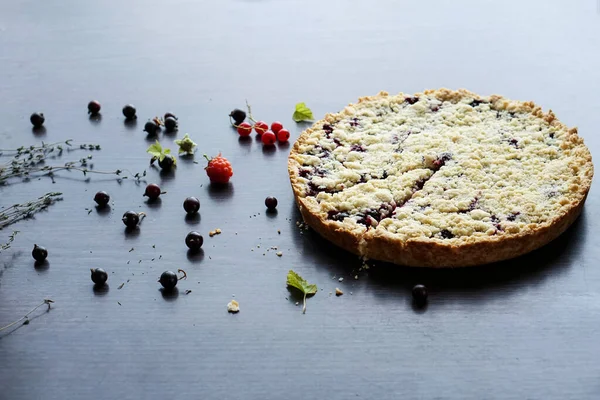 Homemade shortbread berry pie. Summer receipts — Stock Photo, Image