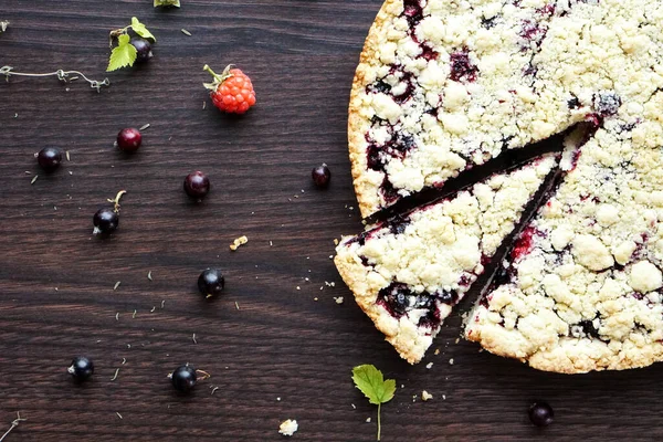 Summer photo receipts . Homemade pie with berries — Stock Photo, Image