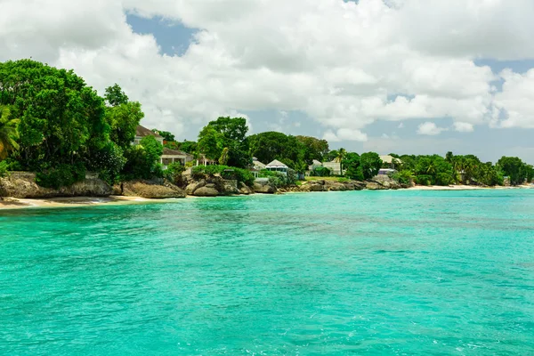 Ηλιόλουστο Τροπικό Καραϊβικής Νησί Των Μπαρμπάντος Γαλάζια Νερά Και Σκάφη — Φωτογραφία Αρχείου