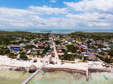 Isla Holbox şehir merkezinin havadan görünümü, Meksika