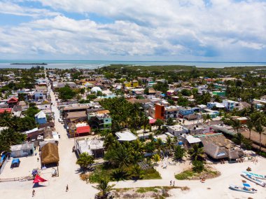Isla Holbox şehir merkezinin havadan görünümü, Meksika