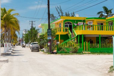 Isla Holbox, Meksika - 27 Nisan 2018: Isla Holbox deniz kaplumbağaları ve balina köpekbalıkları gibi deniz yaşamı açısından zengin bir araç-free adası.
