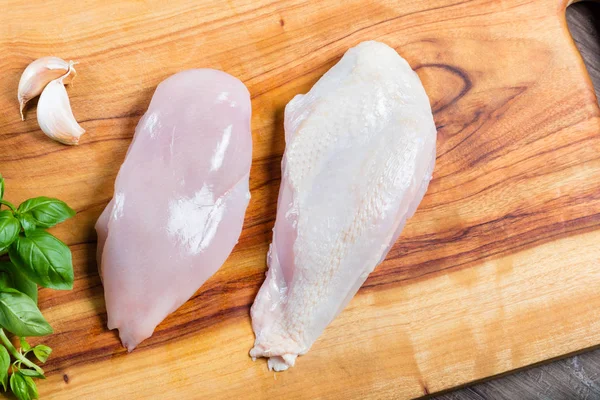 Raw Chicken Breast Chopping Board Herbs — Stock Photo, Image