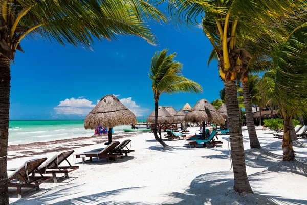 Isla Holbox'ta güneşli plaj, Quintana Roo, Meksika