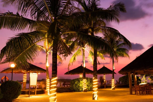 Palmen Und Tische Sonnenuntergang Auf Den Malediven — Stockfoto