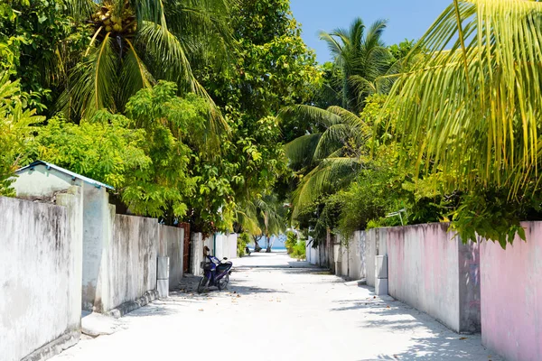 Мальдивская Пригород Улица Острове Фалал Полном Дневном Свете — стоковое фото
