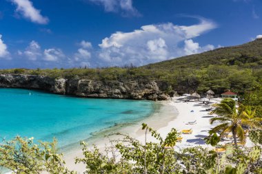 Tropikal Curacao Adası 'ndaki bozulmamış Grote Knip Plajı