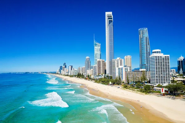 Gold Coast üzerinde Surfers Paradise güneşli görünümü TH bakıyor — Stok fotoğraf