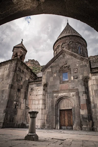Famoso Monasterio Ermita Geghard Situado Las Montañas Armenia Edad —  Fotos de Stock