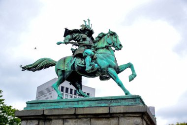 Kusunoki Masashige heykeli, Imperial Palace, Tokyo, Japonya dışında Doğu bahçesinde büyük samurai