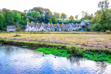 Güzel eski köy, Bibury Gloucestershire, İngiltere, Birleşik Krallık Cotswold İlçesi'nde