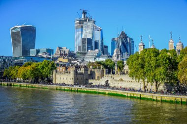 Londra, Thames Nehri Merkezi Londra, İngiltere, Birleşik Krallık'taki kuzey kıyısında yer alan tarihi kale