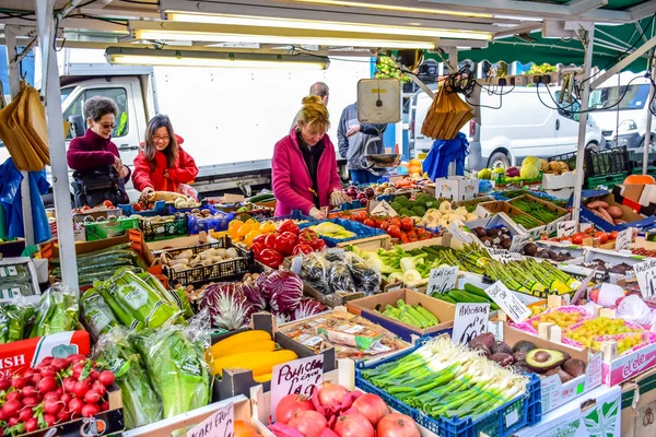 Personas Que Compran Frutas Verduras Mercado Portobello Road Market Notting — Foto de Stock