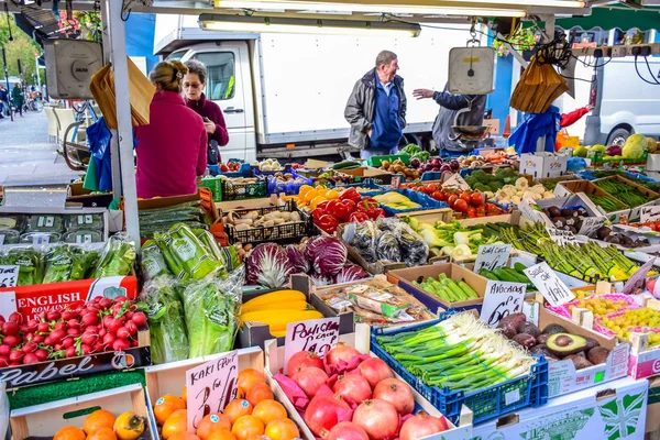 Personas Que Compran Frutas Verduras Mercado Portobello Road Market Notting — Foto de Stock