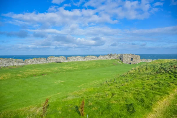 Remains Peel Castle Wall Constructed Vikings Peel Hill Covered Green — Stock Photo, Image