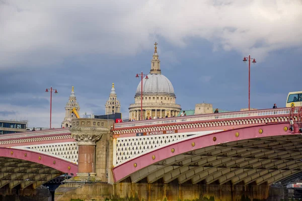 Pont Blackfriars Sur Tamise Avec Cathédrale Saint Paul Arrière Plan — Photo