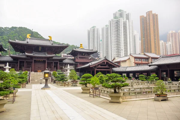 Chi Lin Nunnery, Diamond Hill, Kowloon, Hong Kong'da bulunan büyük bir Budist tapınak kompleksi