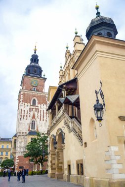Krakow 'un Belediye Binası Kulesi, Polonya' nın Krakow kentindeki Ana Pazar Meydanı 'nın ana kulesi.