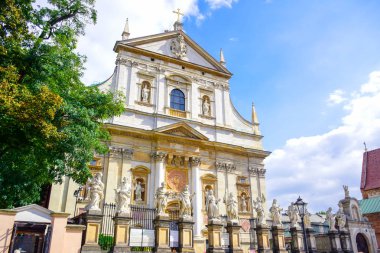 Aziz Peter ve Paul Church, Polonya 'nın başkenti Krakow' da Grodzka caddesinde bulunan bir Roma Katolik, Polonya Barok kilisesi.