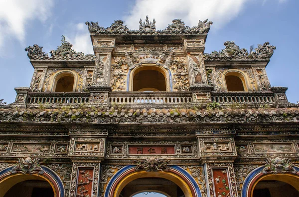 Είσοδος Πύλη Βασιλιάδες Πόλη Ακρόπολη Αυτοκρατορική Περίβλημα Hue Βιετνάμ — Φωτογραφία Αρχείου