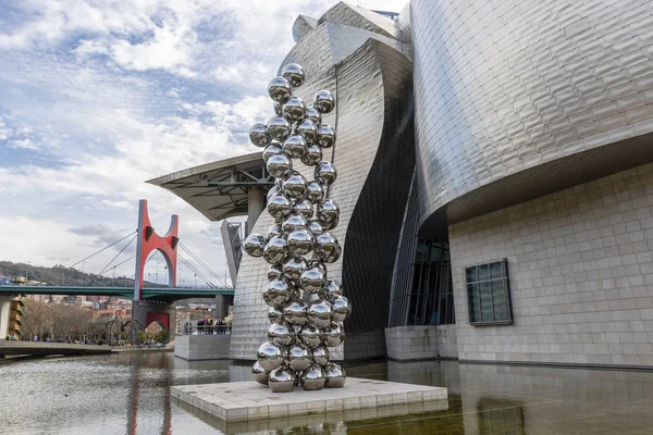 Guggenheimmuseets fasad i Bilbao, Spanien-Europa — Stockfoto