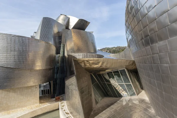 Facciata del Museo Guggenheim di Bilbao, Spagna - Europa — Foto Stock
