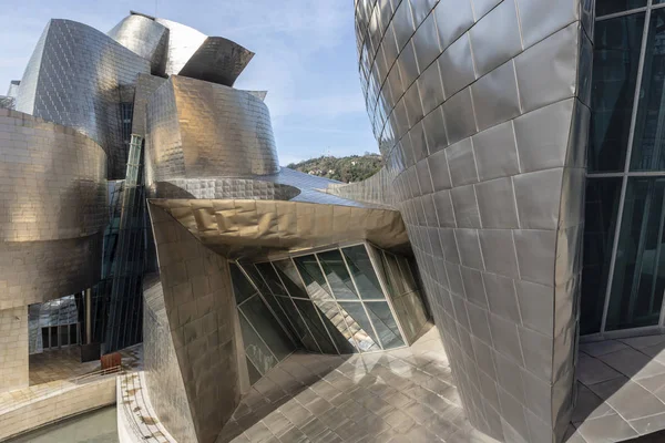 Fasáda muzea Guggenheim v Bilbau, Španělsko-Evropa — Stock fotografie