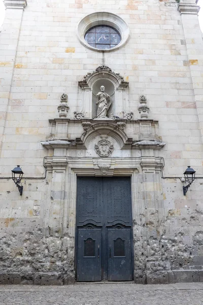 Facade of the Church of Saint Philip Neri at Plaza Neri Square in the Gothic Quarter (Barrio Gotico) in Barcelona, Spain —  Fotos de Stock