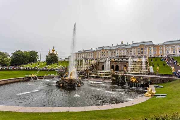 Peterhof, San Petersburgo, Rusia — Foto de Stock