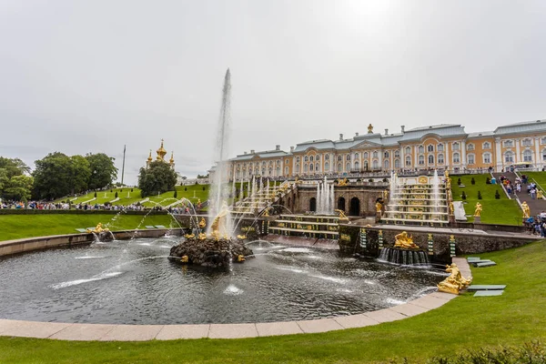 Peterhof, San Petersburgo, Rusia —  Fotos de Stock