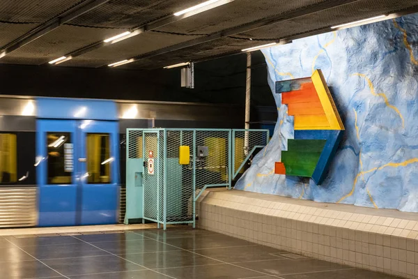 Stockholm, İsveç 'teki Stadion metro istasyonu (1973) içi