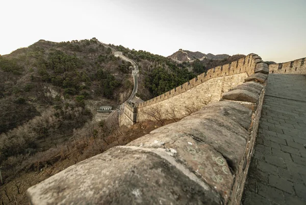 Восход солнца у Великой стены в Мутьянью, Китай — стоковое фото