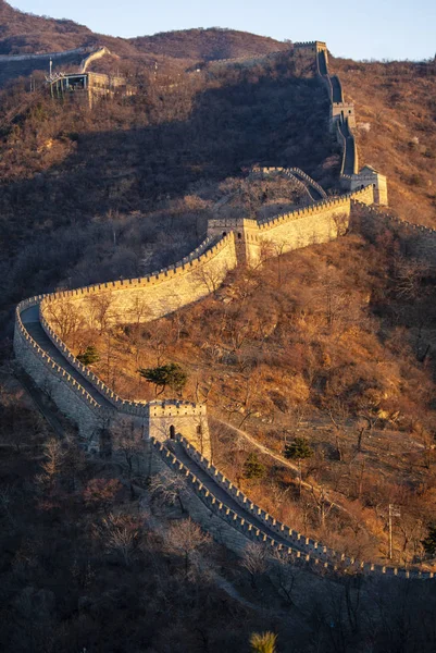 Mutianyu 'daki Çin Seddi' nde gün doğumu. — Stok fotoğraf